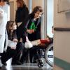 Carla Bruni en visite à l'hôpital de Garches, le 15 décembre 2010.