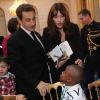 Nicolas Sarkozy et Carla Bruni lors du Noël de l'Elysée le 15 décembre 2010 au Palais présidentiel