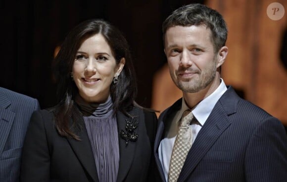 Mary et Frederik de Danemark, après la fin des importants et coûteux travaux de rénovation du palais Frederik VIII, y ont emménagé fin 2010. L'occasion d'y inviter le Vogue allemand avant l'arrivée des jumeaux...