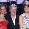 Alain Delon entouré de Sylvie Tellier et Miss France en décembre 2010