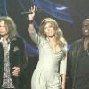 Jennifer Lopez, Steven Tyler et Randy Jackson vous souhaitent de joyeuses fêtes en musique.