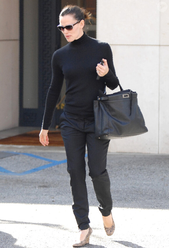 Jennifer Garner à Beverly Hills et sort de chez Hermès (24 décembre 2010)