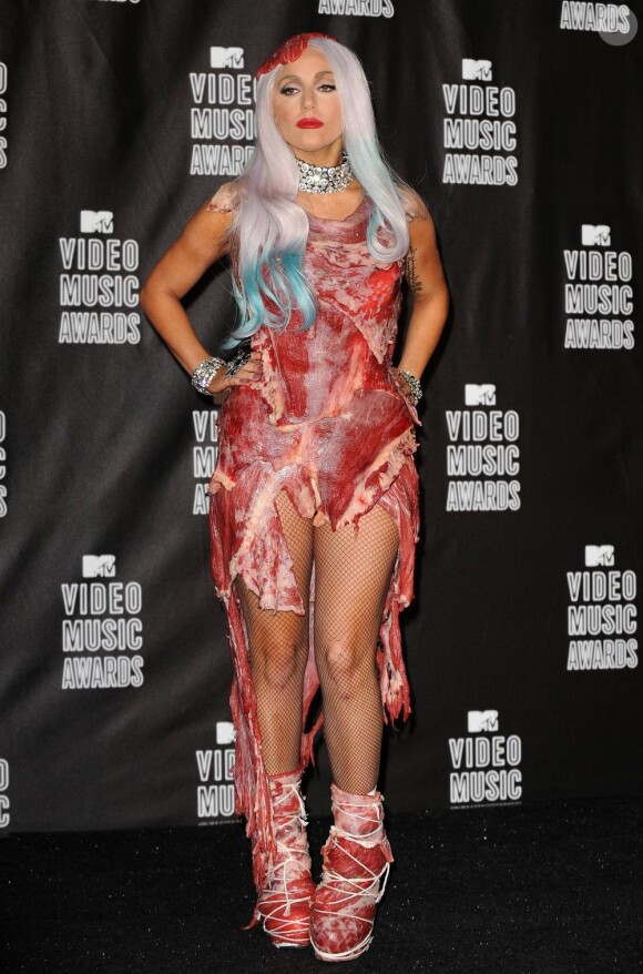 On ne joue pas avec la nourriture miss Gaga, même si elle est fausse !