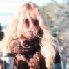 Mary-Kate Olsen sort a rendu visite à des amis à Santa Monica, Los Angeles, le 27 décembre 2010.