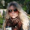 Mary-Kate Olsen sort a rendu visite à des amis à Santa Monica, Los Angeles, le 27 décembre 2010.