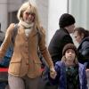 Laura Dern et ses enfants Ellery et Jaya en virée shopping à New York, mi-décembre 2010
