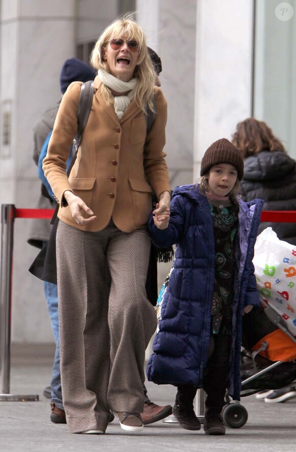 Laura Dern et ses enfants Ellery et Jaya en virée shopping à New York, mi-décembre 2010