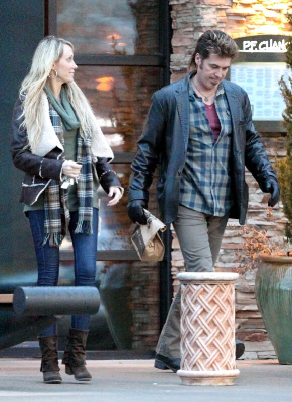 Billy Ray Cyrus et sa femme Tish, les parents de la chanteuse et actrice Miley Cyrus, ont déjeuné ensemble dans un bistro chinois de Nashville, mercredi 29 décembre.
