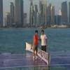 Roger Federer et Rafael Nadal, avant de lancer leur saison sur les courts de l'open de Doha 2011, se sont livrés à une exhibition sur un court flottant !
