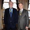 L'acteur britannique Michael Caine a été fait Comandeur dans l'ordre des Arts et des Lettres, par le ministre de la Culture Frédéric Mitterrand, au ministère de la Culture, à Paris, le 6 janvier 2011.