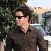 Nick Jonas et Joe Jonas reviennent d'un déjeuner avec une amie dans un café de West Hollywood, vendredi 7 janvier.