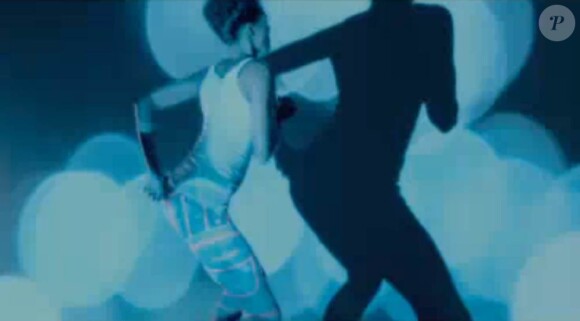 Ayo apparaît avec une silhouette magnifique et dans une forme rock pour le clip de I'm gonna dance, premier extrait de son troisième album à paraître en mars 2011 et baptisé d'après sa fille née en juillet 2010 : Billie-Eve.