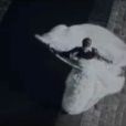 Ayo apparaît avec une silhouette magnifique et dans une forme rock pour le clip de  I'm gonna dance , premier extrait de son troisième album à paraître en mars 2011 et baptisé d'après sa fille née en juillet 2010 :  Billie-Eve .