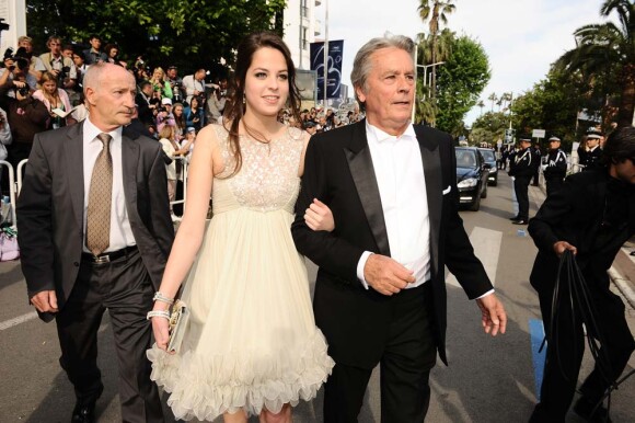 Alain Delon et sa fille Anouchka au festival de Cannes, le 14 mai 2010