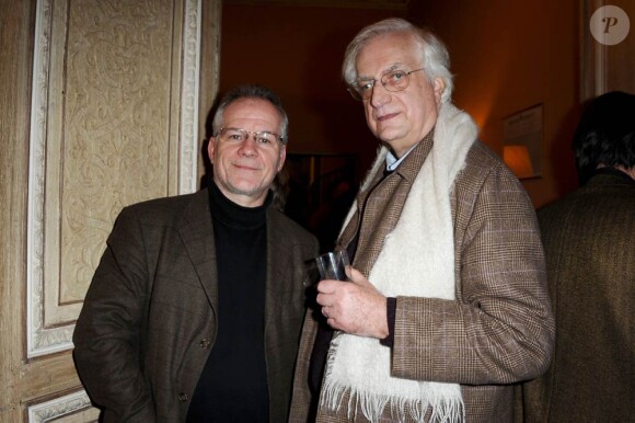 Thierry Frémaux et Bertrand Tavernier à l'occasion de la remise du prix Henri-Jeanson 2011, dans l'enceinte de la SACD, à Paris, le 17 janvier 2011.