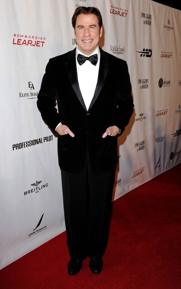 John Travolta lors de la soirée des Légendes vivantes de l'aviation au Beverly Hilton à Los Angeles le 21 janvier 2011 