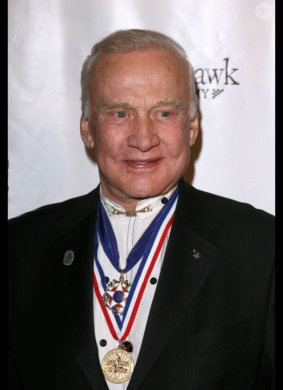 Buzz Aldrin lors de la soirée des Légendes vivantes de l'aviation au Beverly Hilton à Los Angeles le 21 janvier 2011