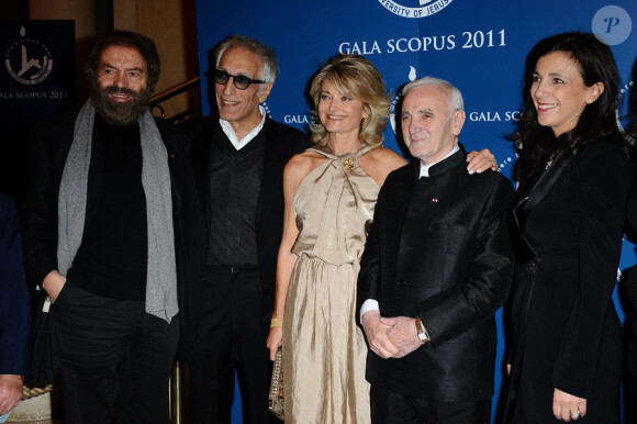 Marek Halter, Gérard Darmon, Charles Aznavour lors du gala Scopus à Paris le 23 janvier 2011
