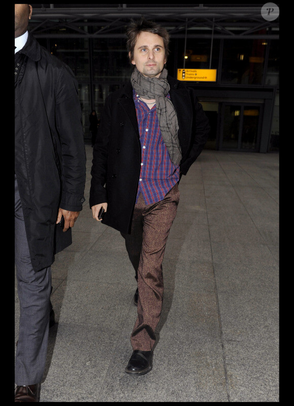 Kate Hudson, enceinte, arrive à l'aéroport de Londres Heathrow. 24/01/2011