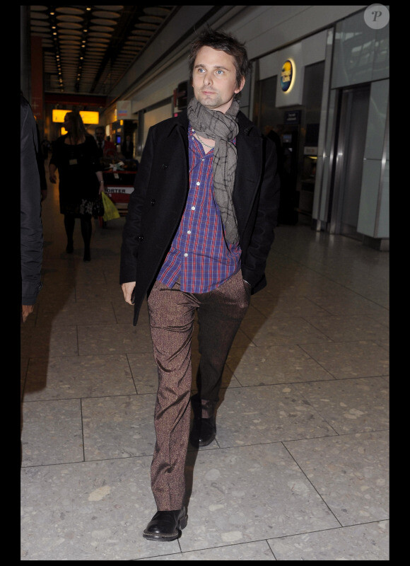 Kate Hudson, enceinte, arrive à l'aéroport de Londres Heathrow. 24/01/2011