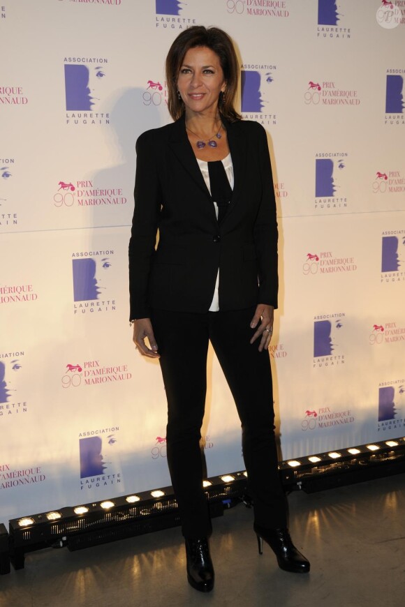 L'éblouissante Corinne Touzet assiste au dîner de gala du 90e Prix  d'Amérique, au Cent-Quatre (Paris XIe), samedi 29 janvier 2011.