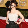 Helena Bonham-Carter a fait un effort en enfilant une robe Marc Jacobs. Allez, on y est presque...