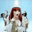 Jessie J, la révélation anglaise, dans le clip de son duo avc B.o.B.,  Price tag .