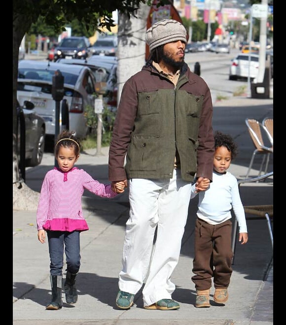 Ziggy Marley et ses deux enfants Judah et Gideon à Los Angeles en janvier 2011