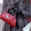 Leighton Meester avec son sac Mademoiselle rouge verni, on adore !