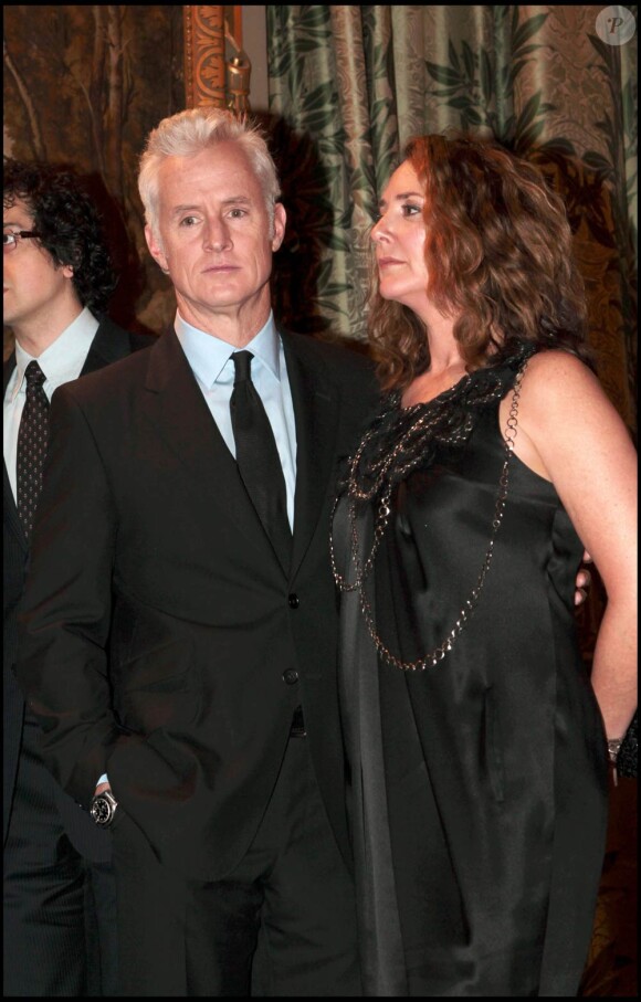 John Slattery et Talia Balsam à l'Hôtel de Ville de Paris, le 8 février 2011.