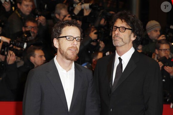Joel et Ethan Coen à l'occasion de la présentation de True Grit, en ouverture de la 61e Berlinale, le 10 février 2011.