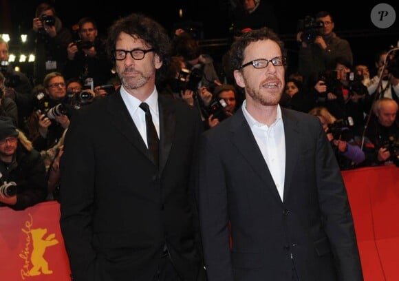 Joel et Ethan Coen à l'occasion de la présentation de True Grit, en ouverture de la 61e Berlinale, le 10 février 2011.