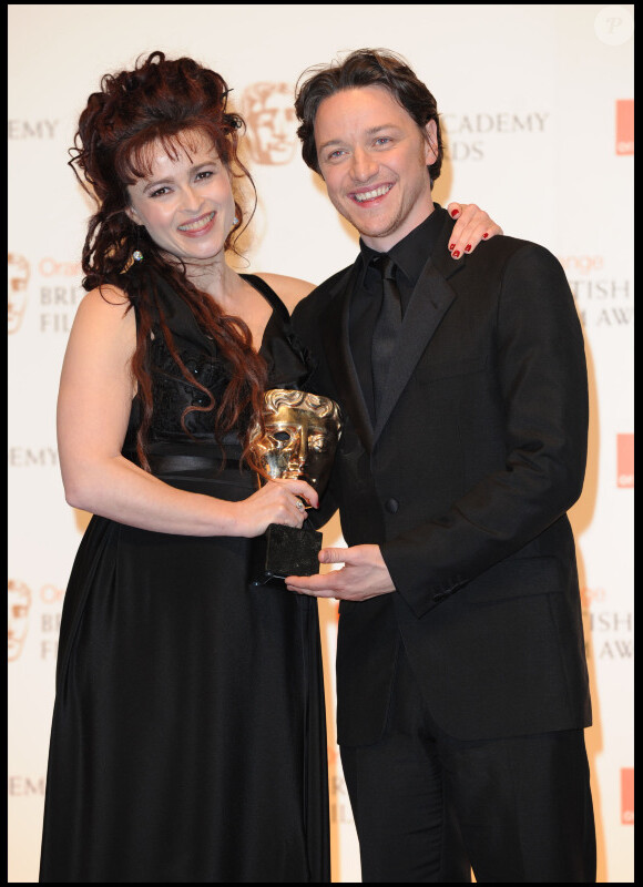 Helena Bonham Carter et James McAvoy lors des BAFTA awards à Londres le 13 février 2011