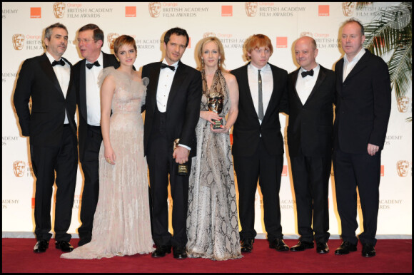 L'équipe de Harry Potter, dont Emma Watson, J.K. Rowling et Rupert Grint, lors des BAFTA awards à Londres le 13 février 2011