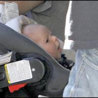 Orlando Bloom : Inséparable de son bébé et de Miranda Kerr, déjà amincie !