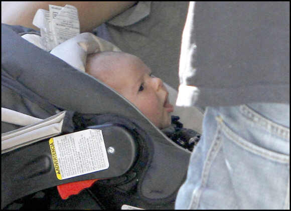 Orlando Bloom et son fils Flynn à Los Angeles le 13 février 2011