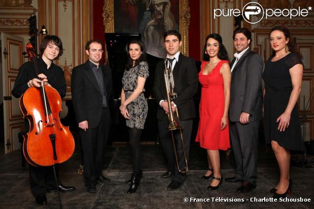 http://static1.purepeople.com/articles/1/74/01/1/@/560431-yan-levionnois-violoncelle-et-637x0-2.jpg