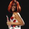 Rihanna lors de la cérémonie des Brit Awards à Londres le 15 février 2011 a reçu le prix de la meilleure artiste féminine internationale dans une robe Oscar de la Renta
