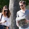 Anne Hathaway va déjeuner avec son boyfriend Adam Shulman, le 14 février 2011, à Los Angeles.