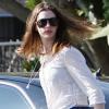 Anne Hathaway va déjeuner avec son boyfriend Adam Shulman, le 14 février 2011, à Los Angeles.