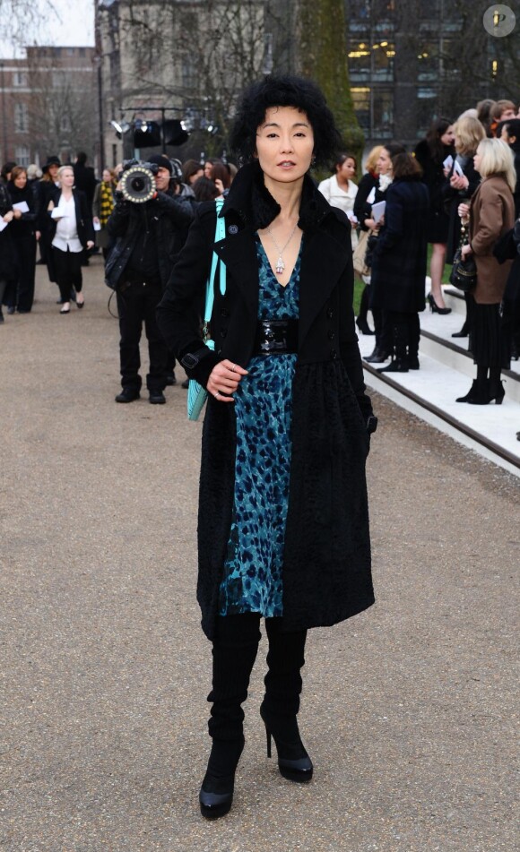 Maggie Cheung arrive au défilé Burberry Prorsum à la Fashion Week de Londres, le 21 février 2011.