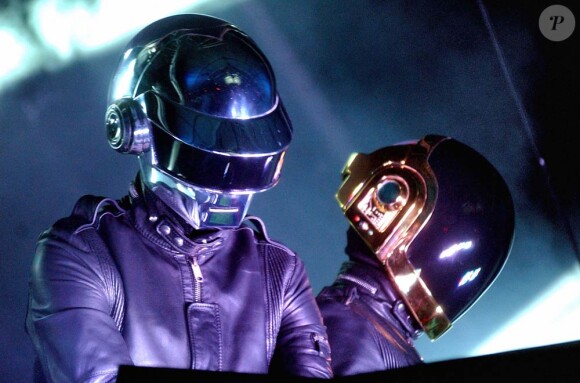 La double Club Coke 2011 a été inspirée par le tandem culte de l'électro française : Daft Punk.