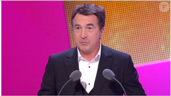 C'est François Cluzet qui remet le César de la Meilleure actrice, lors de la 36e nuit des César, vendredi 25 février 2011.