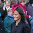 Au mariage de Lady Katie Percy, le 26 février 2011, célébré au château d'Alnwick de son père le duc de Northumberland, Chelsy Davy (en bleu) a fait un retour remarqué sur le sol britannique, avec Pippa Middleton (en noir et fuchsia).