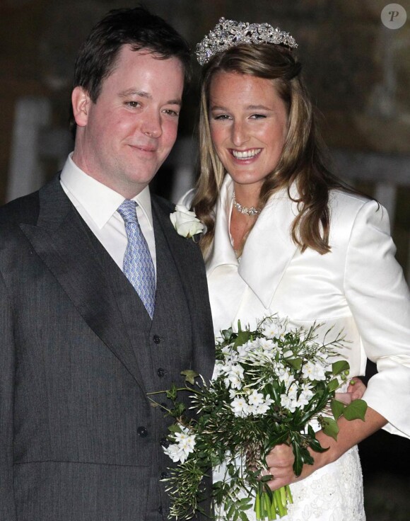 Au mariage de Lady Katie Percy, le 26 février 2011, célébré au château d'Alnwick de son père le duc de Northumberland, Chelsy Davy (en bleu) a fait un retour remarqué sur le sol britannique, avec Pippa Middleton (en noir et fuchsia).