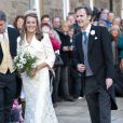 Au mariage de Lady Katie Percy, le 26 février 2011, célébré au château d'Alnwick de son père le duc de Northumberland, Chelsy Davy (en bleu) a fait un retour remarqué sur le sol britannique, avec Pippa Middleton (en noir et fuchsia).