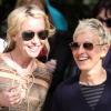 Ellen DeGeneres et Portia De Rossi à la sortie d'une soirée organisée...un après-midi dans une résidence privée de Beverly Hills le 26 février 2011