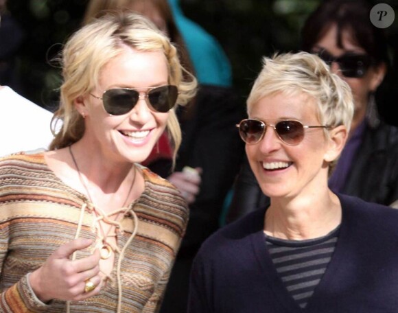 Ellen DeGeneres et Portia De Rossi à la sortie d'une soirée organisée...un après-midi dans une résidence privée de Beverly Hills le 26 février 2011