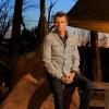 Denis Brogniart dans Familles d'explorateurs