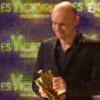 Gaëtan Roussel reçoit la Victoire de l'Artiste interprète masculin de l'année, lors de la seconde moitié des Victoires de la Musique 2011, mardi 1er mars sur France 2.